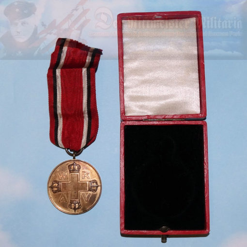 The Red Cross Medal 3rd Class was awarded to workers who assisted in Red Cross activities.